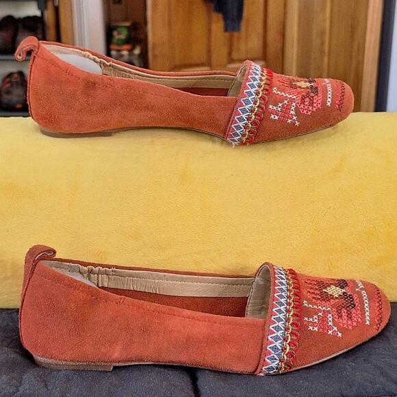 Latigo Shoes Women's 6M Embroidered Flats Suede Bohemian BohoChic Southwestern - Picture 2 of 10